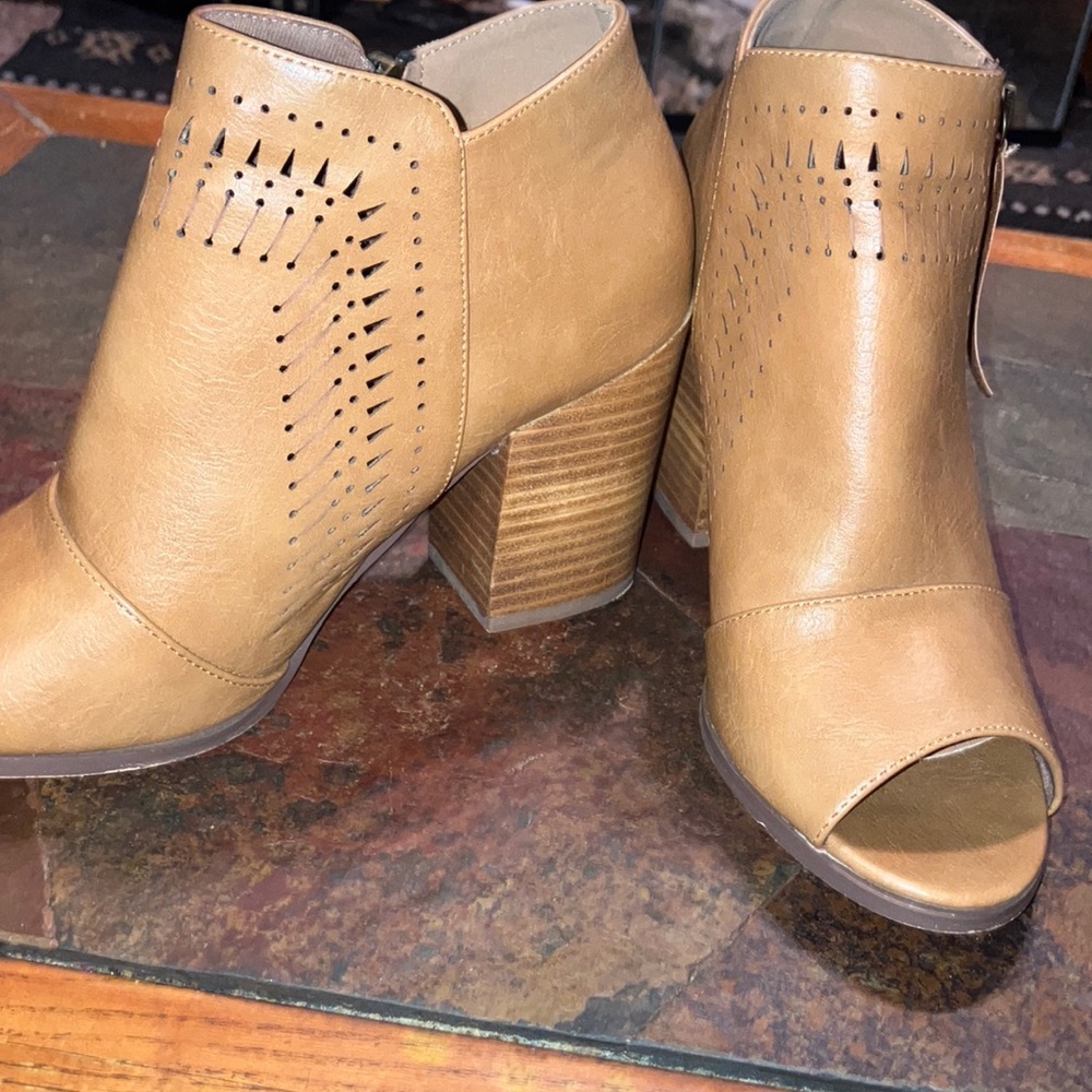 CCOCCI Tan Ankle Booties with Peep-Toe and Stacked Heel